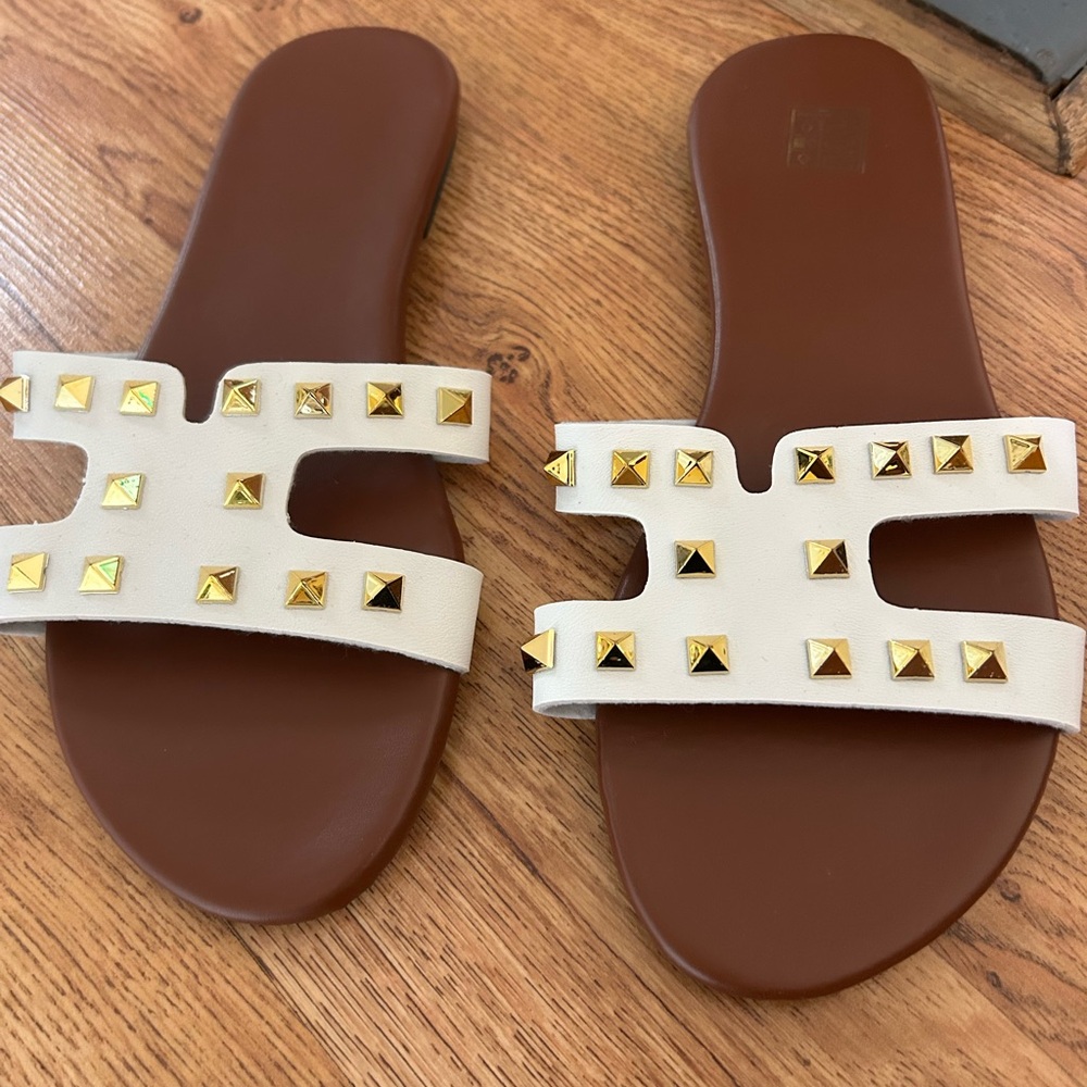 Elegant Cream and Gold Women's Sandals